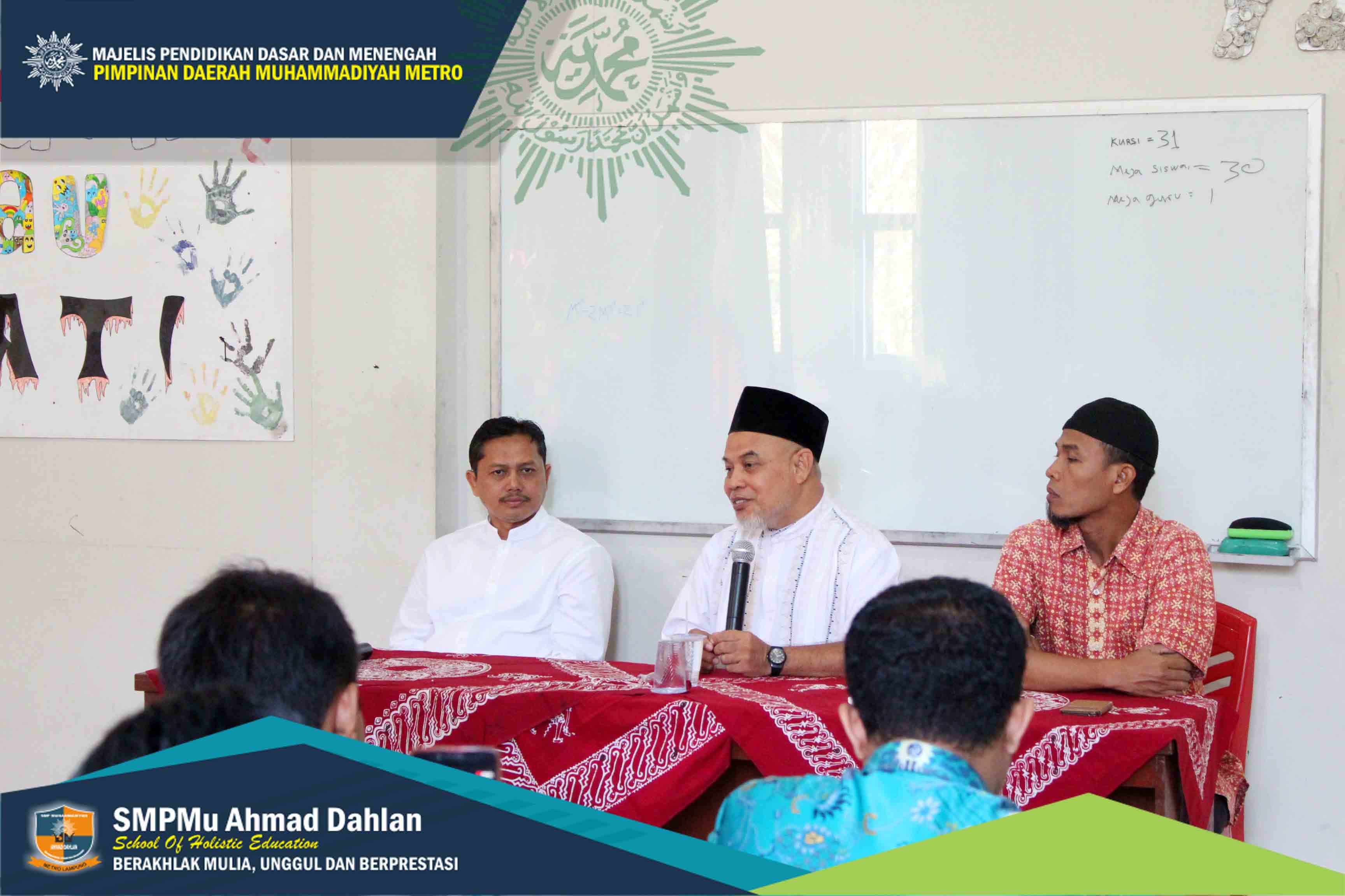 Kunjungan Ust KH. Yunus Muhammadi ke SMP Ahmad Dahlan Metro