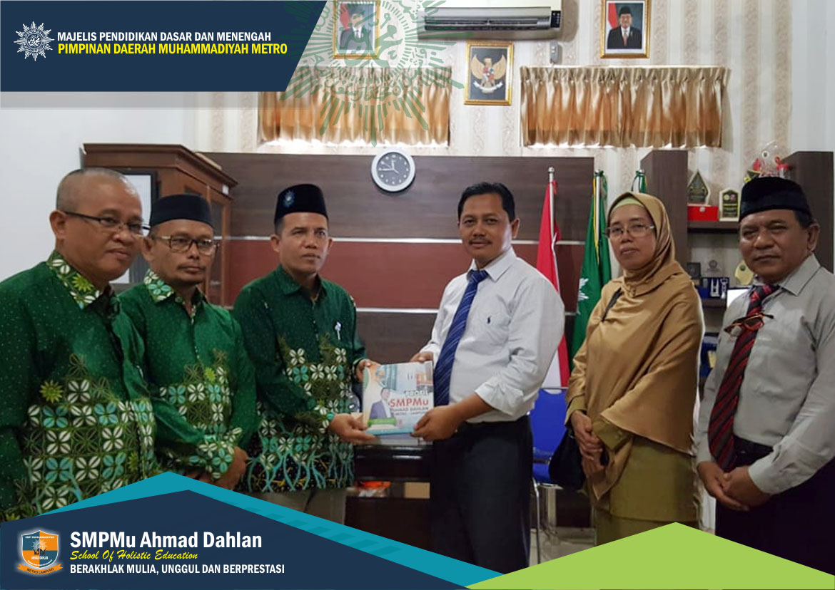 Kunjungan Studi PCM Ilir Timur I Palembang di SMP Mu Ahmad Dahlan Metro